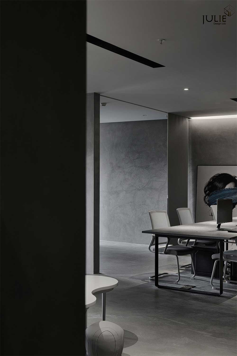 深圳光明現代風格暗色系辦公室設計裝修-辦公區