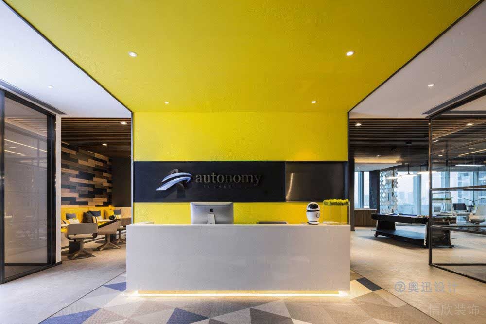 黃色辦公室天花墻壁一體式背景板設(shè)計(jì)效果圖燈飾設(shè)計(jì)前臺區(qū)域裝修