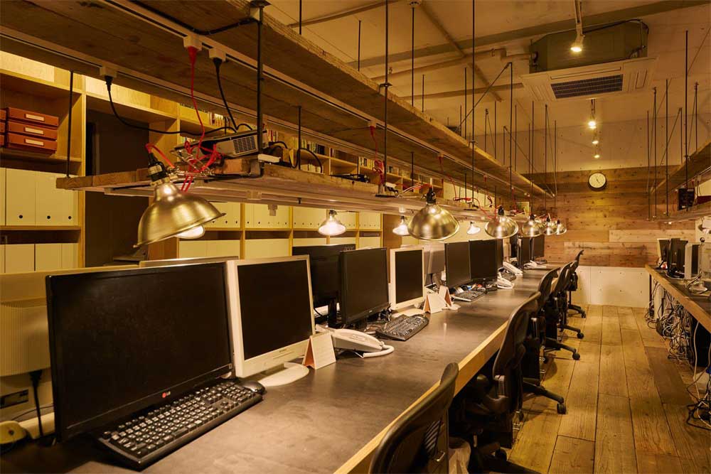 深圳龍華元芳創(chuàng)客薈工業(yè)風(fēng)辦公室裝修設(shè)計(jì)案例辦公區(qū)燈光效果 深圳龍華元芳創(chuàng)客薈工業(yè)風(fēng)辦公室裝修設(shè)計(jì)案例辦公區(qū)燈光效果