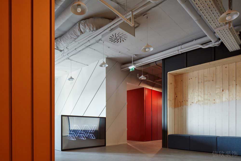 橙色墻體設計工業風裝修實木設計辦公室大廳