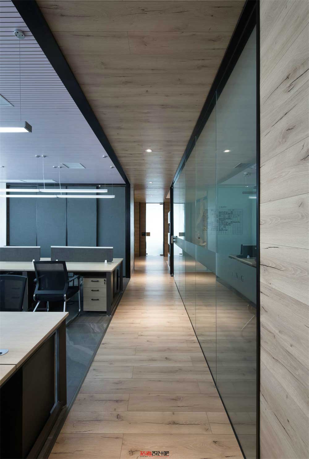 深圳南山智慧廣場新中式風格辦公室裝修設計案例辦公區走廊