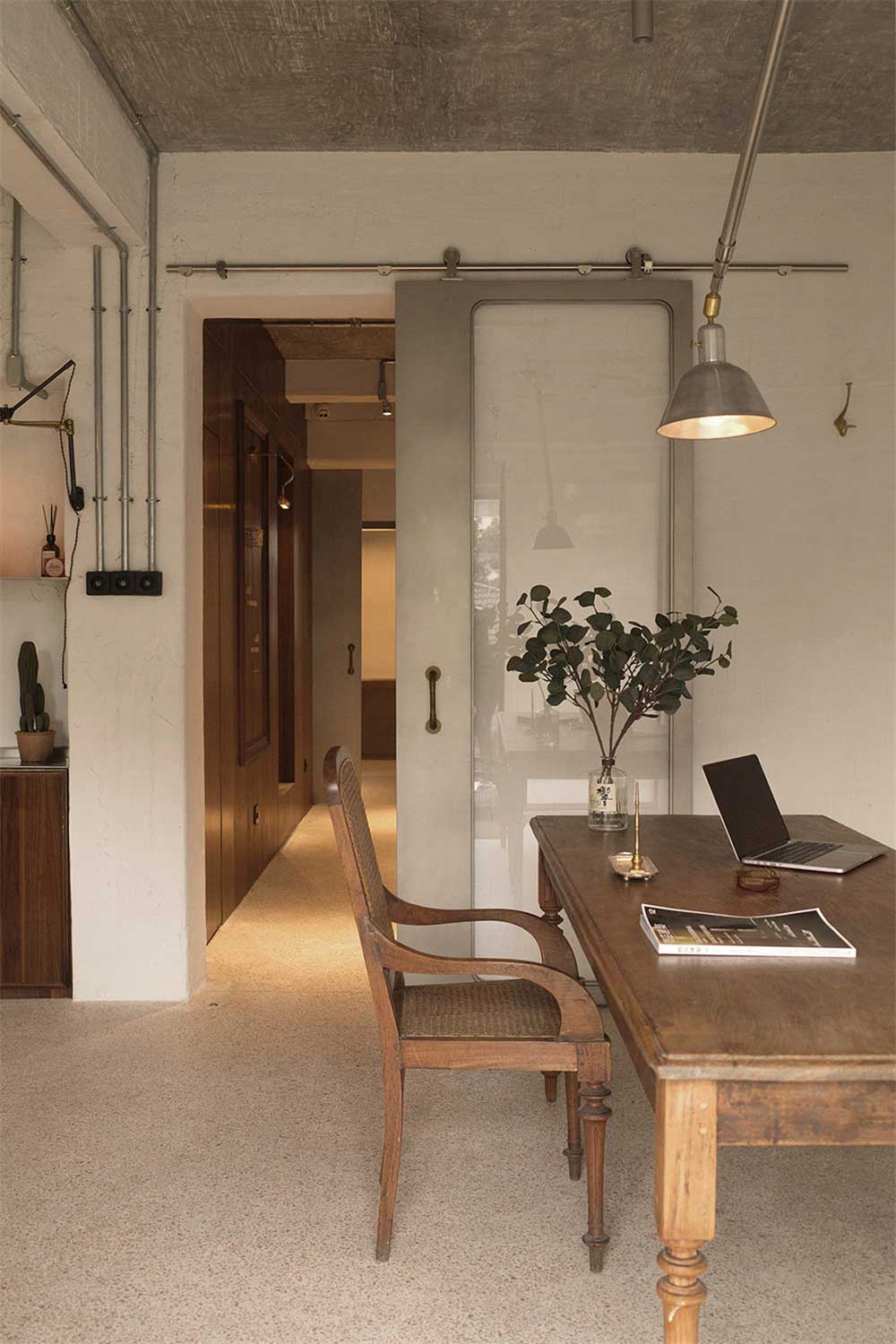 深圳南山區(qū)的古典風(fēng)味辦公工作室設(shè)計(jì)裝修——辦公區(qū) 深圳南山區(qū)的古典風(fēng)味辦公工作室設(shè)計(jì)裝修——辦公區(qū)