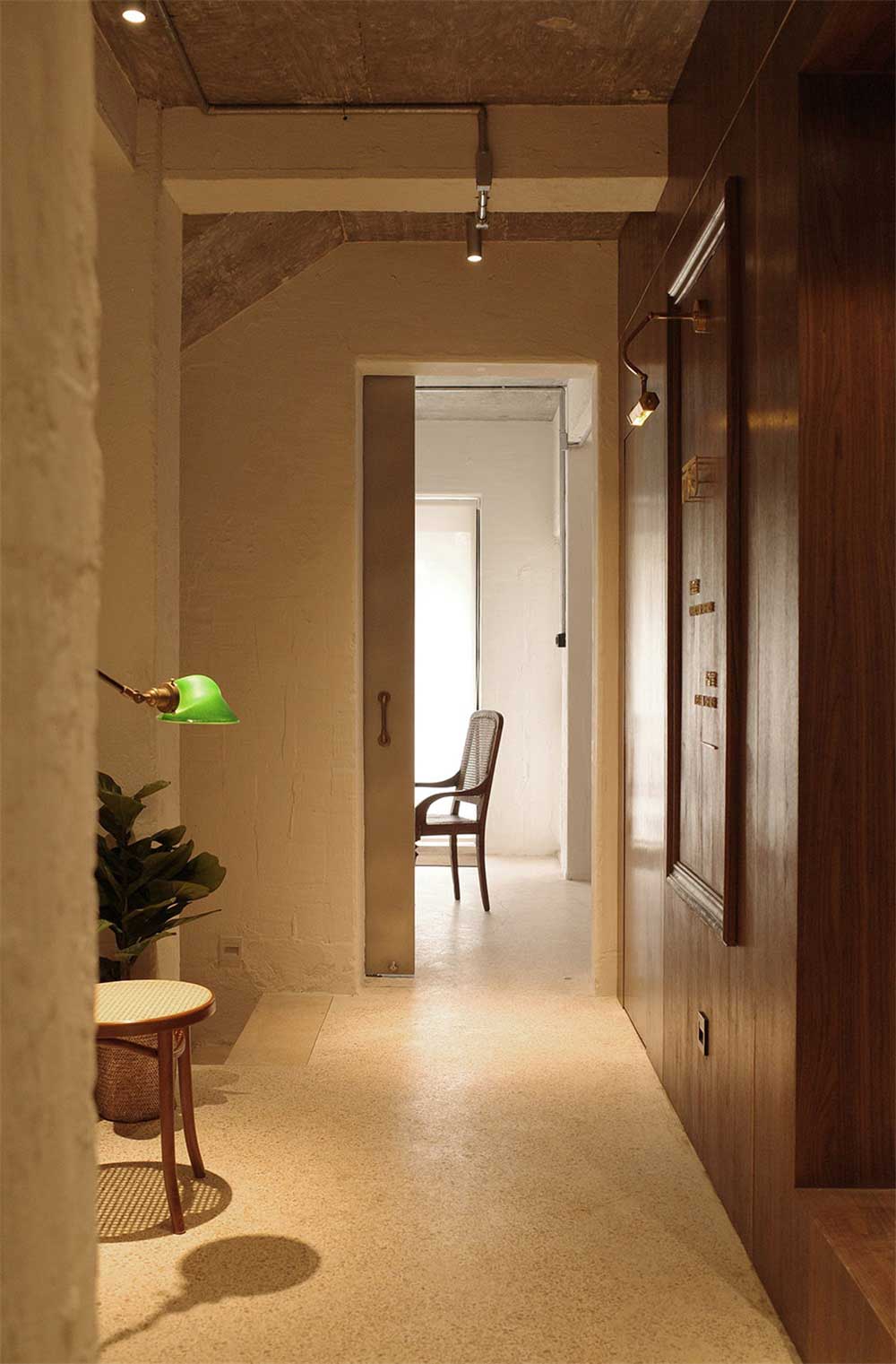 深圳南山區(qū)的古典風(fēng)味辦公工作室設(shè)計(jì)裝修——過(guò)道 深圳南山區(qū)的古典風(fēng)味辦公工作室設(shè)計(jì)裝修——過(guò)道