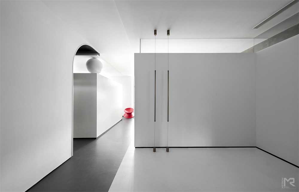 深圳福田區(qū)簡(jiǎn)約黑白藝術(shù)辦公室設(shè)計(jì)裝修-前廳 深圳福田區(qū)簡(jiǎn)約黑白藝術(shù)辦公室設(shè)計(jì)裝修-前廳