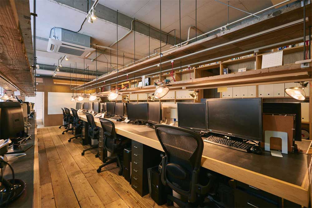 深圳龍華元芳創(chuàng)客薈工業(yè)風(fēng)辦公室裝修設(shè)計(jì)案例辦公區(qū)家具組合 深圳龍華元芳創(chuàng)客薈工業(yè)風(fēng)辦公室裝修設(shè)計(jì)案例辦公區(qū)家具組合