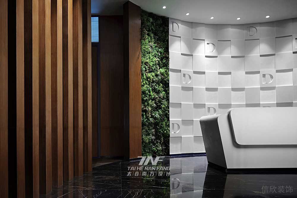 奢石材質(zhì)暗色大理石環(huán)形字母白色墻體設(shè)計(jì)形象版前臺區(qū)裝修木飾面效果