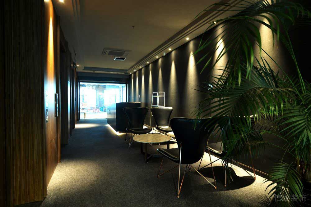 過道皮革沙發(fā)現(xiàn)代簡(jiǎn)約辦公室電梯等候區(qū)域地毯射燈燈飾設(shè)計(jì)圖