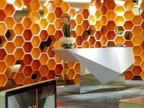 蜂窩洞洞漸變橙色墻板收納墻柜效果圖前臺區(qū)裝修設計圖