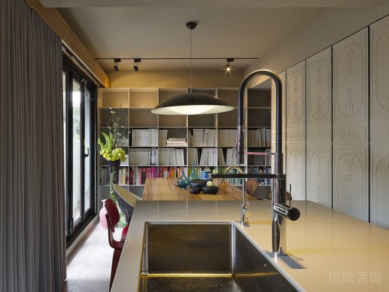 辦公室茶水間直線式桌面裝修輕奢風水龍頭效果收納書柜裝修設(shè)計