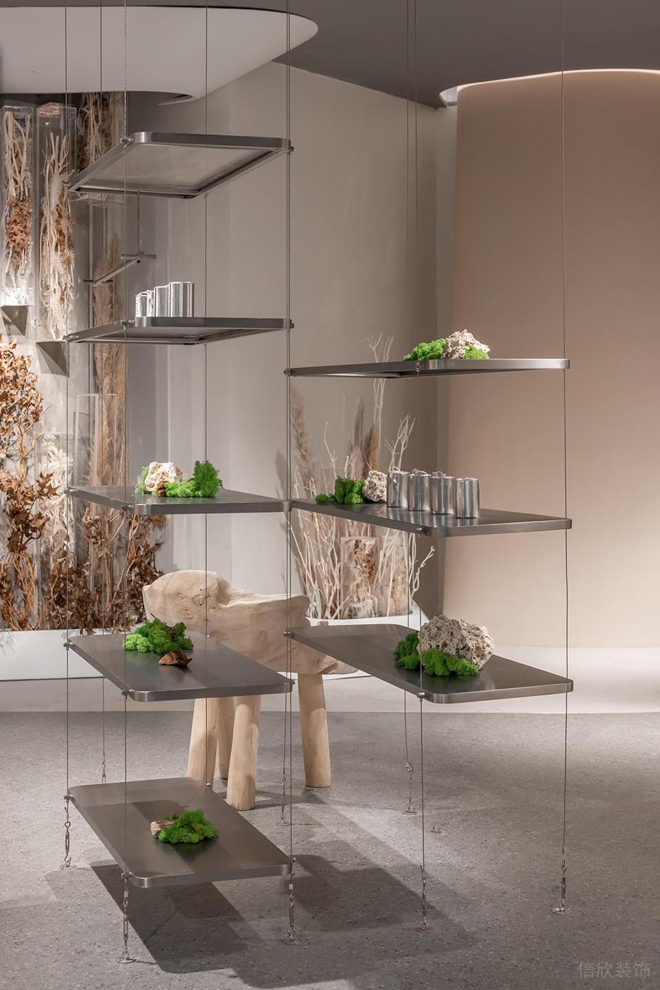 深圳市龍華區(qū)大浪原木風(fēng)生態(tài)智庫(kù)服裝店裝修隔斷