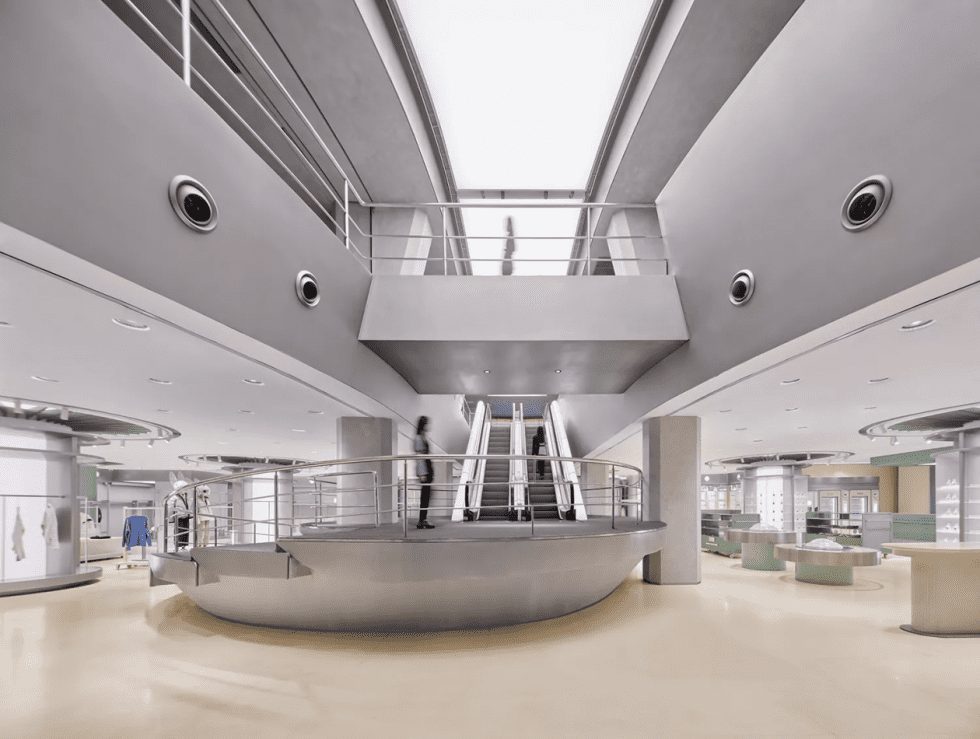 深圳市羅湖區(qū)布心現(xiàn)代風服裝店裝修樓梯