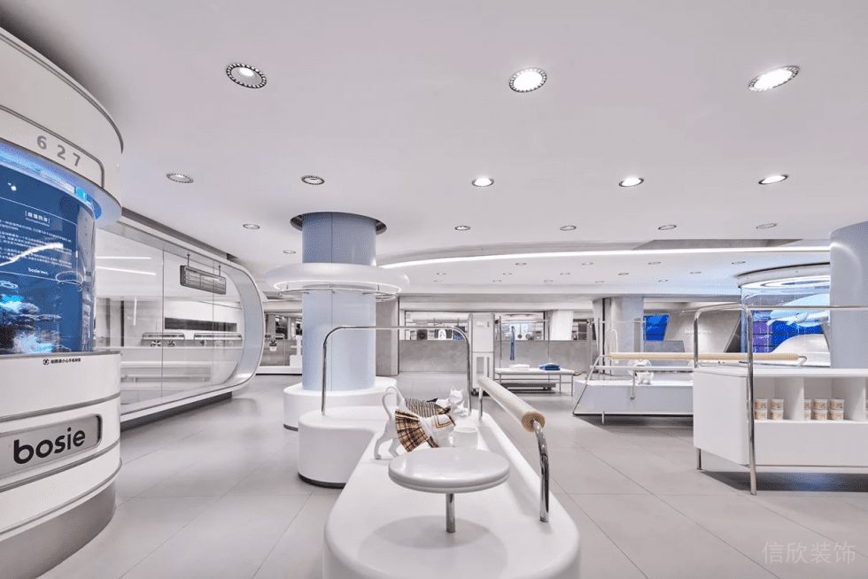 深圳市羅湖區(qū)布心現(xiàn)代風服裝店裝修大廳