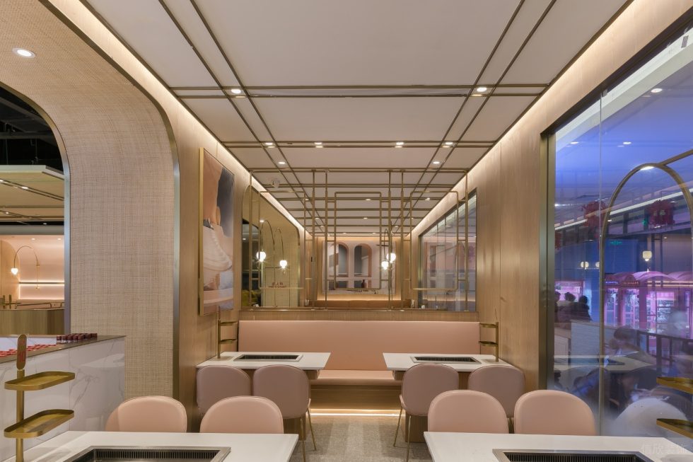 深圳龍華鴻榮源壹城中心北歐輕奢風火鍋店裝修案例天花 深圳龍華鴻榮源壹城中心北歐輕奢風火鍋店裝修案例天花