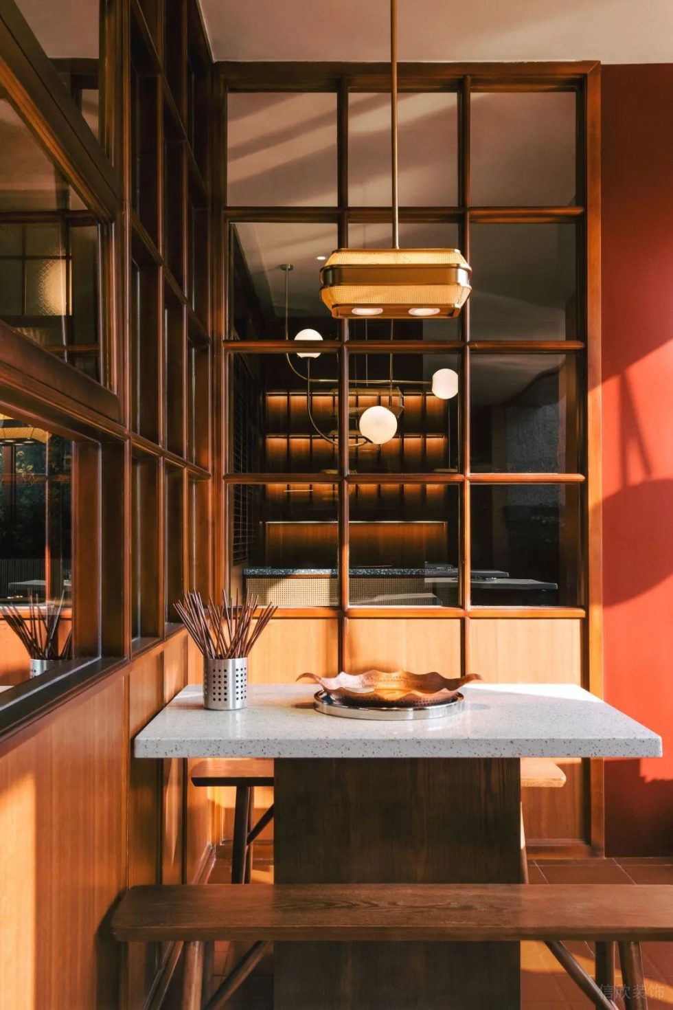深圳羅湖招商中環(huán)日式風格火鍋店裝修案例雙人用餐區(qū)
