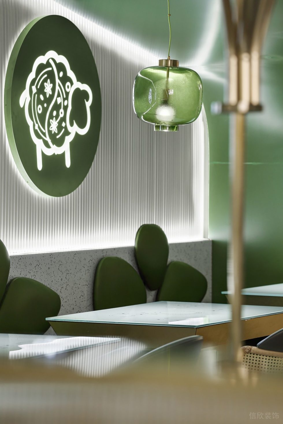 深圳南山海上世界現(xiàn)代風格火鍋餐廳裝修案例藝術吊燈 深圳南山海上世界現(xiàn)代風格火鍋餐廳裝修案例藝術吊燈