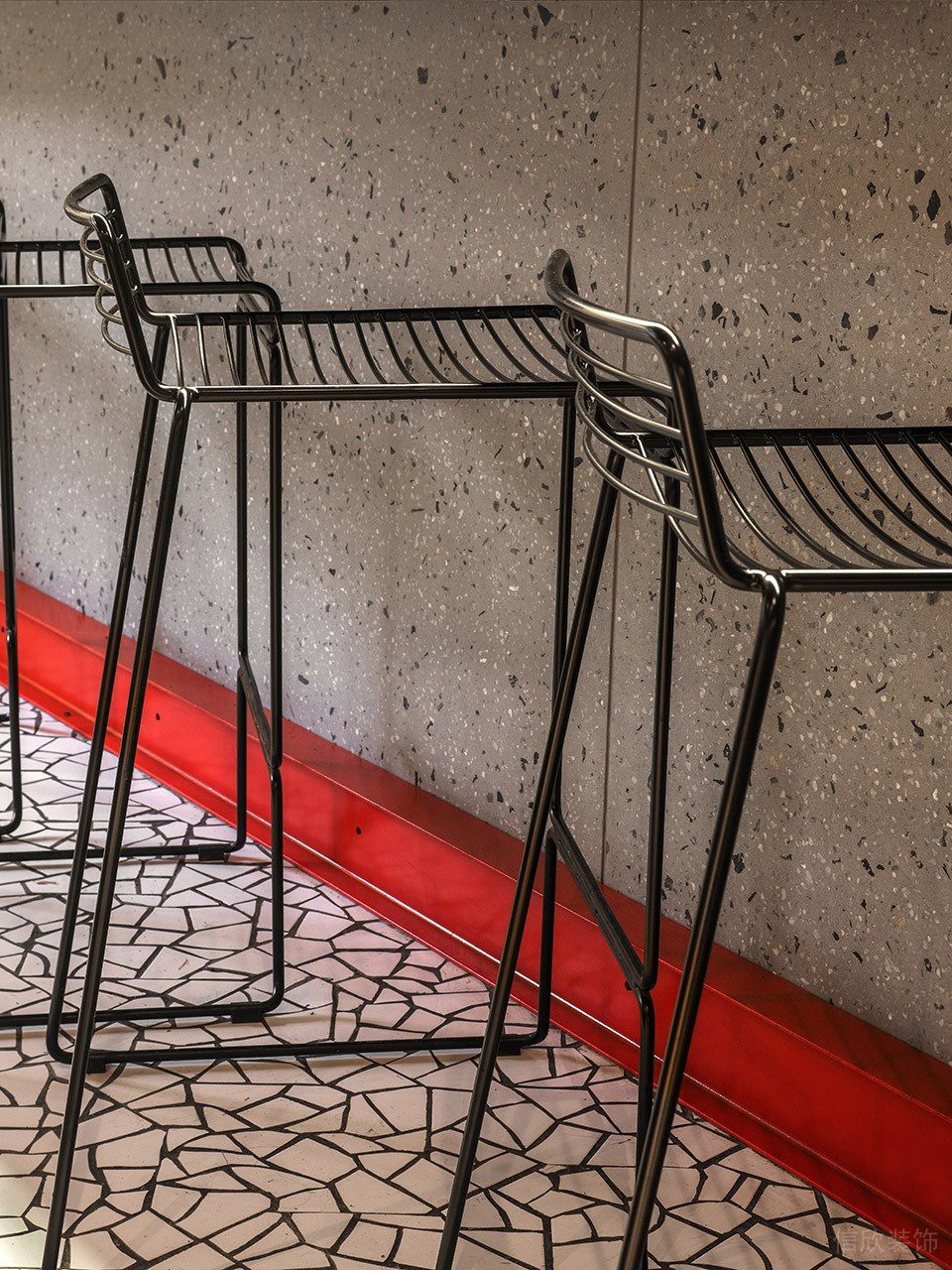 深圳龍崗百合山莊工業風披薩店裝修案例黑色烤漆鐵藝吧椅 深圳龍崗百合山莊工業風披薩店裝修案例黑色烤漆鐵藝吧椅