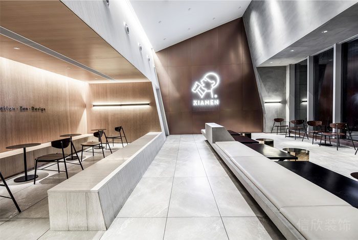 深圳龍崗正中風(fēng)臨國(guó)際中心現(xiàn)代工業(yè)風(fēng)喜茶冷飲店裝修案例玫瑰金鋼板背景墻 深圳龍崗正中風(fēng)臨國(guó)際中心現(xiàn)代工業(yè)風(fēng)喜茶冷飲店裝修案例玫瑰金鋼板背景墻