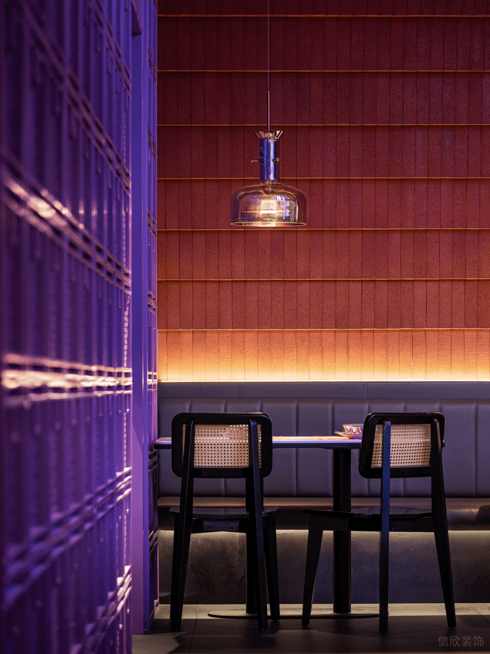 深圳羅湖九龍城現(xiàn)代科幻風(fēng)烤魚餐廳裝修案例藝術(shù)金屬吊燈