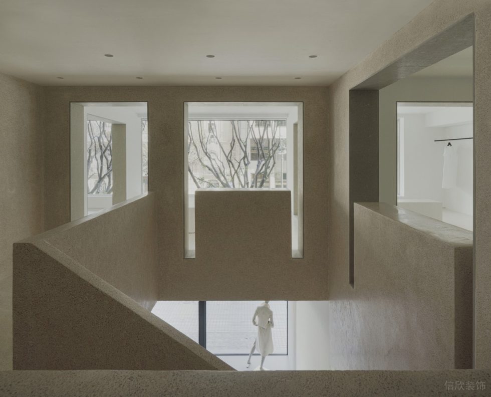 深圳市龍崗區平湖西班牙pau旗艦店裝修設計淺黃瓷磚樓梯 深圳市龍崗區平湖西班牙pau旗艦店裝修設計淺黃瓷磚樓梯