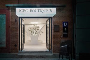 深圳市龍華去觀瀾現(xiàn)代風(fēng)服裝店裝修設(shè)計門廳