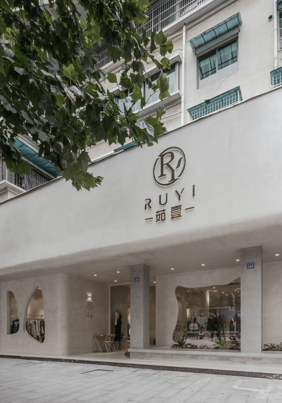 深圳市南山區(qū)前海現(xiàn)代風(fēng)女裝店裝修設(shè)計(jì)門(mén)廳