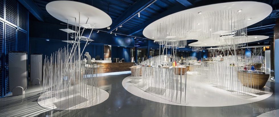 深圳市南山中心城現代風“老廠房”751時尚買手店裝修設計藍色鋼結構頂面