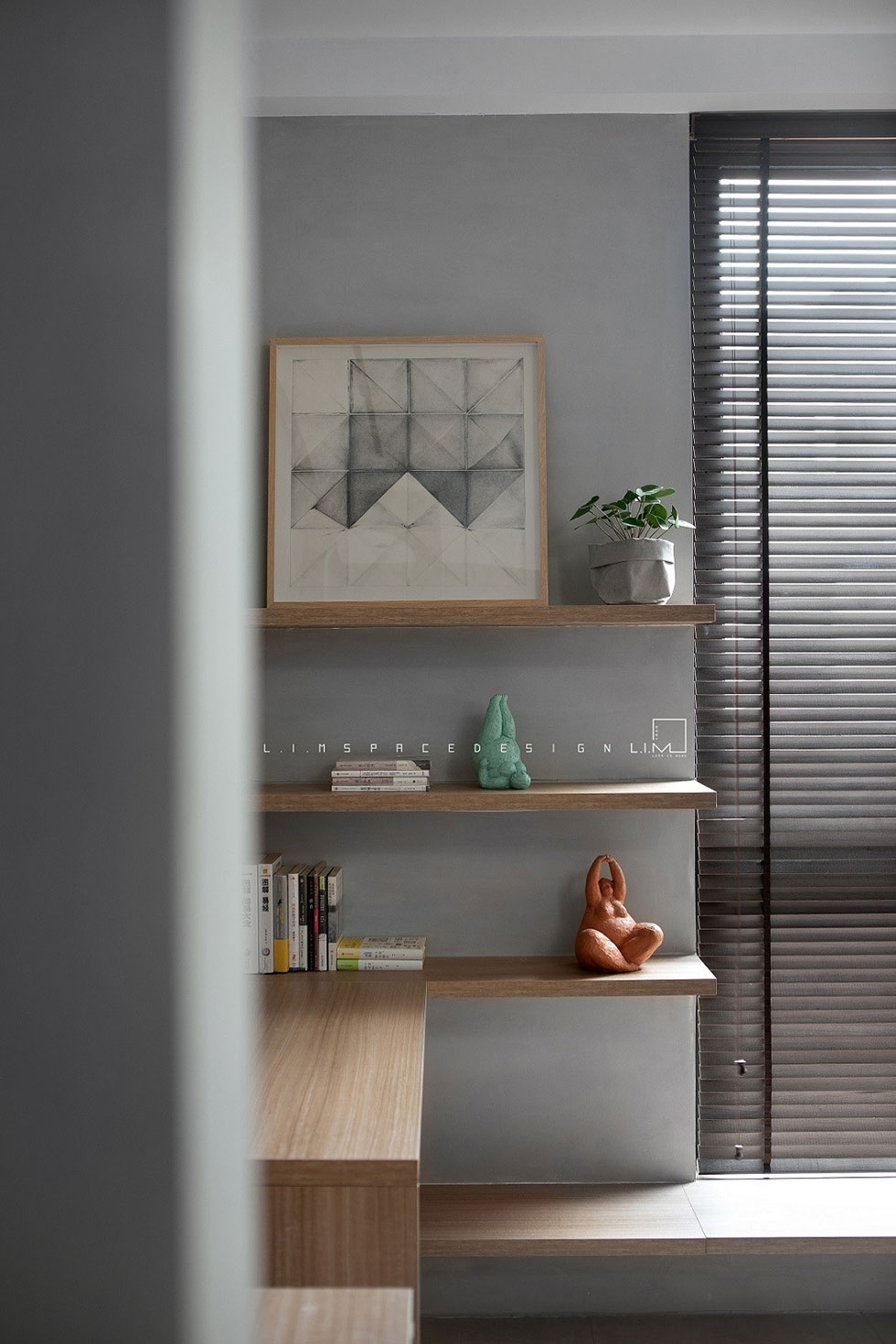 辦公室裝修墻面的小飾物實木層板 辦公室裝修墻面的小飾物實木層板