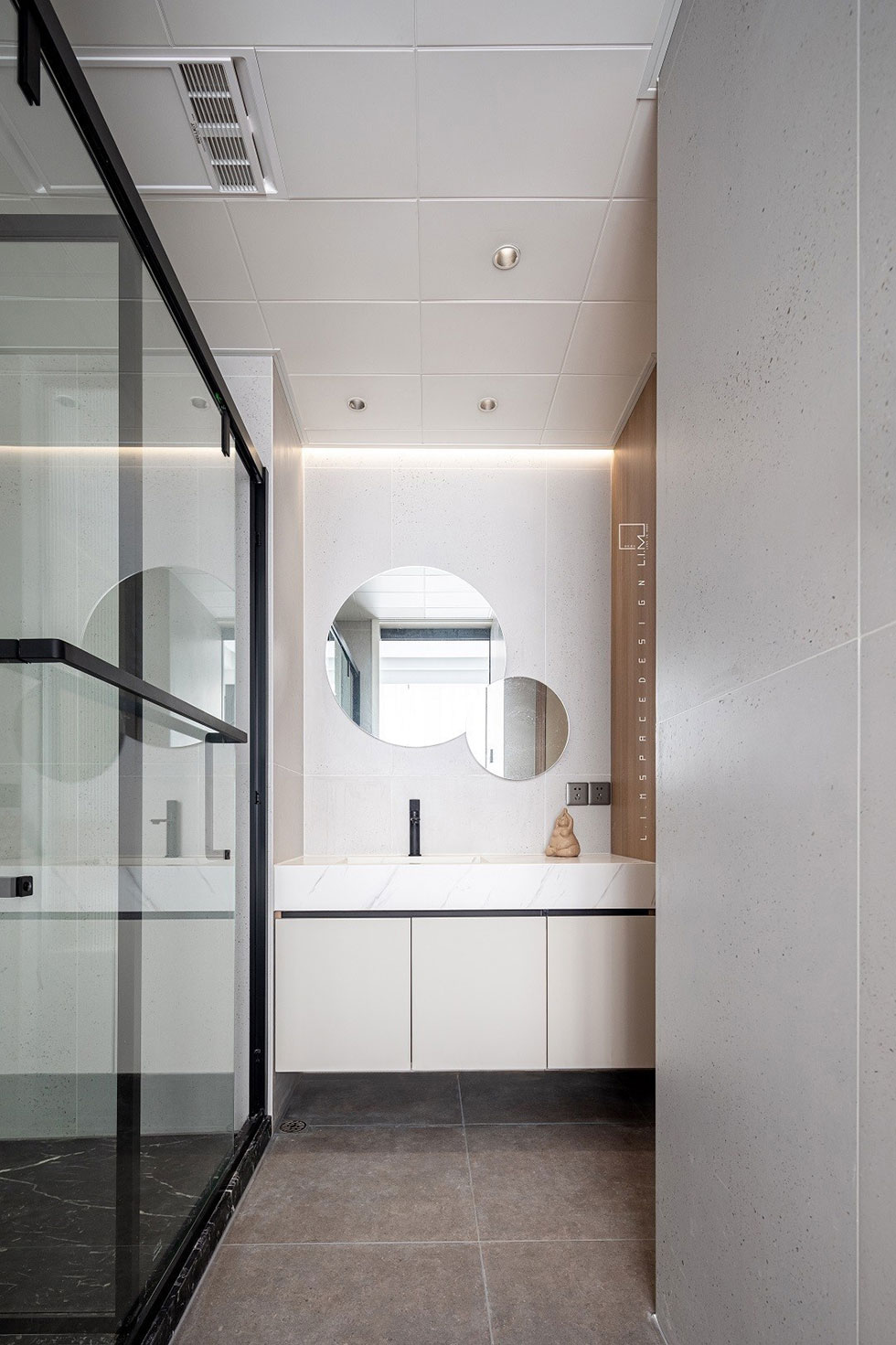 辦公室衛生間白色大理石洗手臺大小圓鏡 辦公室衛生間白色大理石洗手臺大小圓鏡