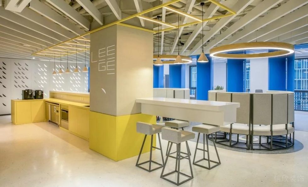 深圳羅湖深城投中心800平方米簡(jiǎn)約工業(yè)風(fēng)辦公室裝修案例茶水間吧臺(tái)休閑區(qū) 深圳羅湖深城投中心800平方米簡(jiǎn)約工業(yè)風(fēng)辦公室裝修案例茶水間吧臺(tái)休閑區(qū)