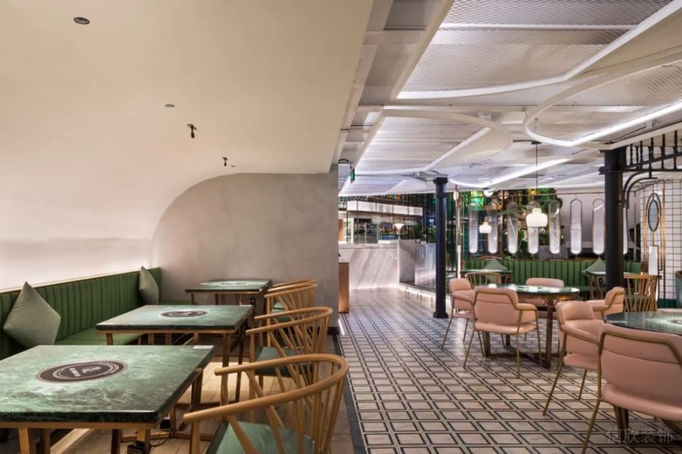 深圳南山方大城北歐輕奢風海鮮火鍋餐廳裝修案例二層天花 深圳南山方大城北歐輕奢風海鮮火鍋餐廳裝修案例二層天花