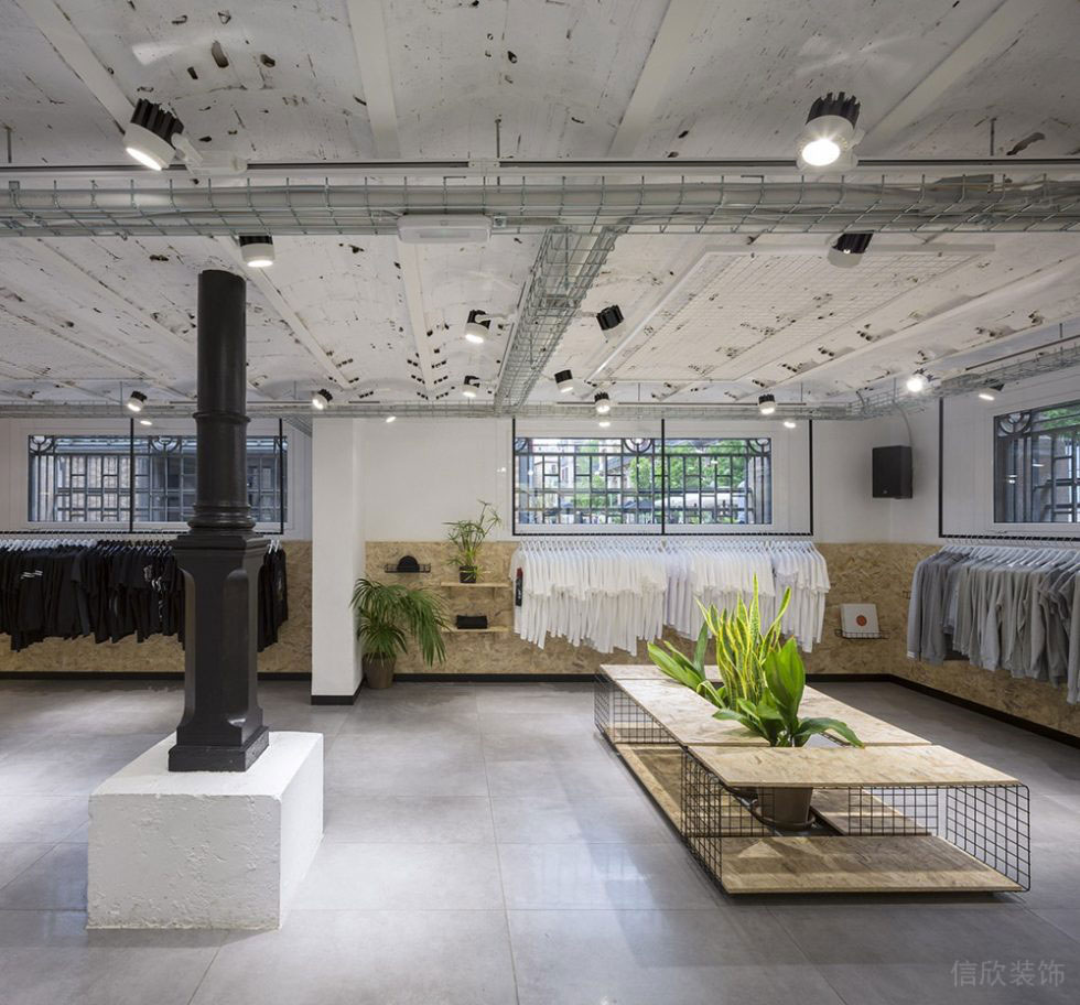 工業風服裝店裝修中島矮柜綠植裝飾 工業風服裝店裝修中島矮柜綠植裝飾