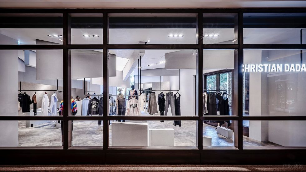 深圳市寶安區(qū)西鄉(xiāng)巨星御用品牌臺灣首間旗艦店玻璃窗裝修設計效果圖 深圳市寶安區(qū)西鄉(xiāng)巨星御用品牌 Christian Dada 臺灣首間旗艦店玻璃窗裝修設計效果圖