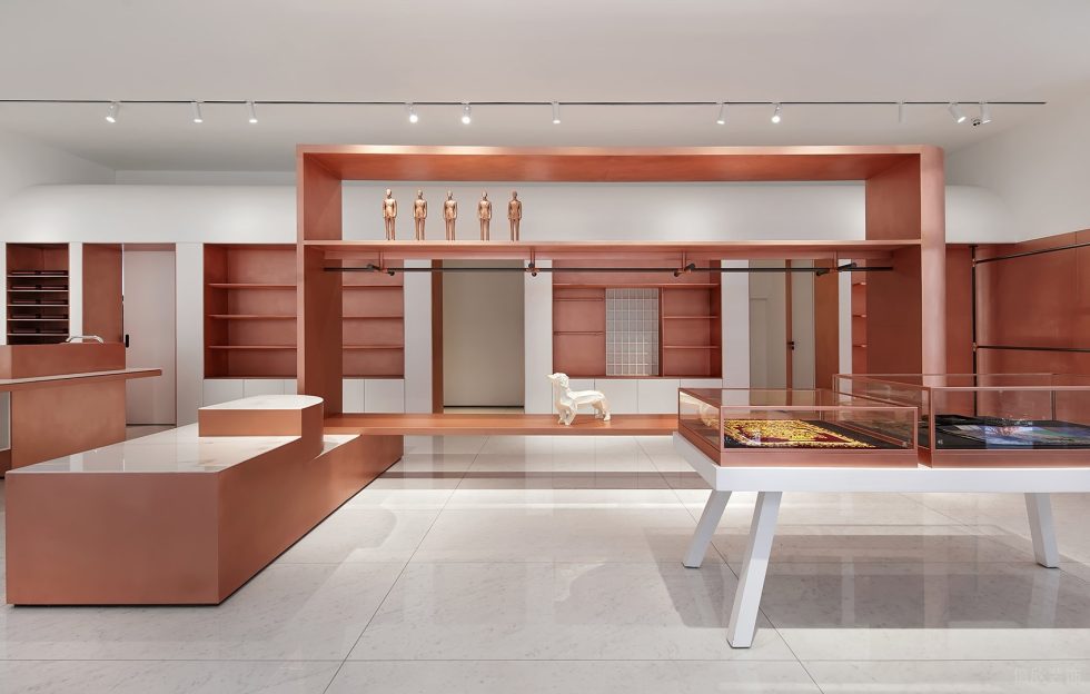 深圳市寶安區(qū)西鄉(xiāng)現(xiàn)代風(fēng)品牌胤一紅幫服裝店中島展柜裝修設(shè)計效果圖 深圳市寶安區(qū)西鄉(xiāng)現(xiàn)代風(fēng)品牌胤一紅幫服裝店中島展柜裝修設(shè)計效果圖