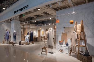 深圳市龍華區(qū)大浪現(xiàn)代風(fēng)jane Express服裝店鋪裝修設(shè)計外立面2