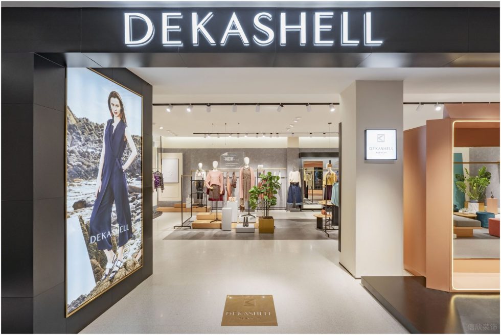 深圳市龍華區(qū)民治現(xiàn)代dekashell 女裝店鋪裝修設(shè)計門廳