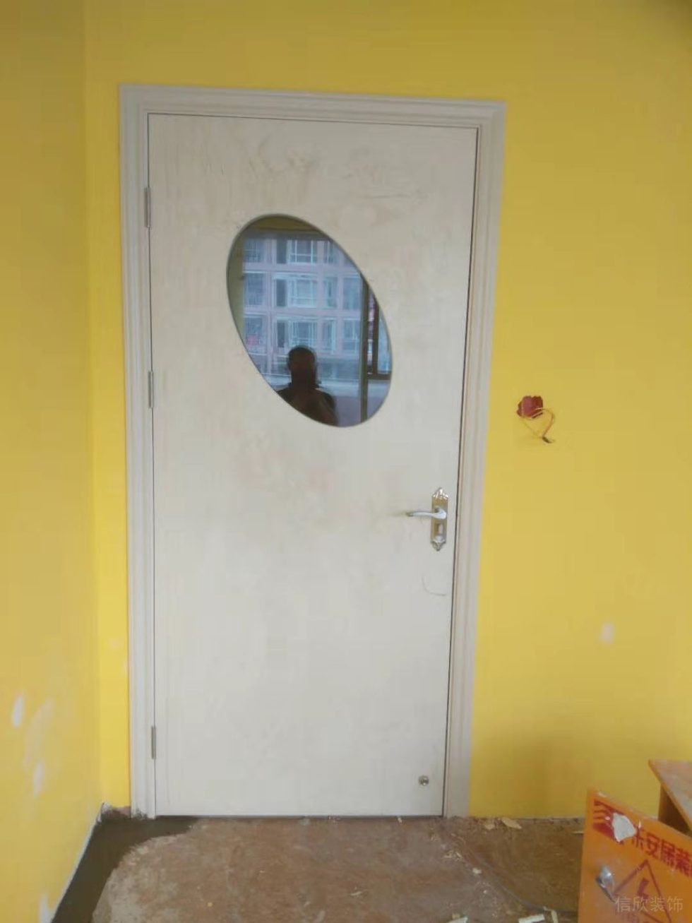 Pvc強(qiáng)化門帶玻璃窗