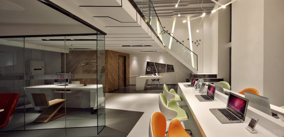 深圳寶安稻興環球科創中心350平方米現代主義科幻風loft辦公室裝修案例一層工作區桌椅組合 深圳寶安稻興環球科創中心350平方米現代主義科幻風loft辦公室裝修案例一層工作區桌椅組合