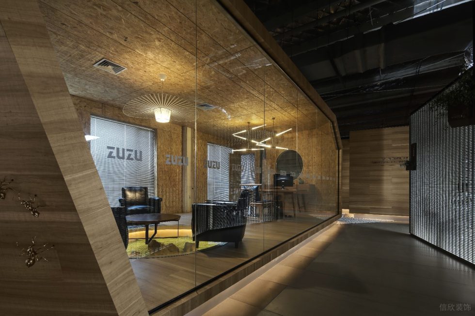 深圳龍崗泉森紅木棉創意園600平方米工業主義原木風辦公室裝修案例經理辦公室玻璃隔斷