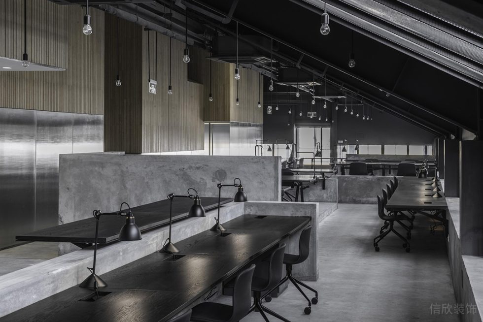 深圳龍崗深澳國際文化產業園800平方米工業主義簡約風辦公室裝修案例綜合辦公廳黑木色桌椅組合