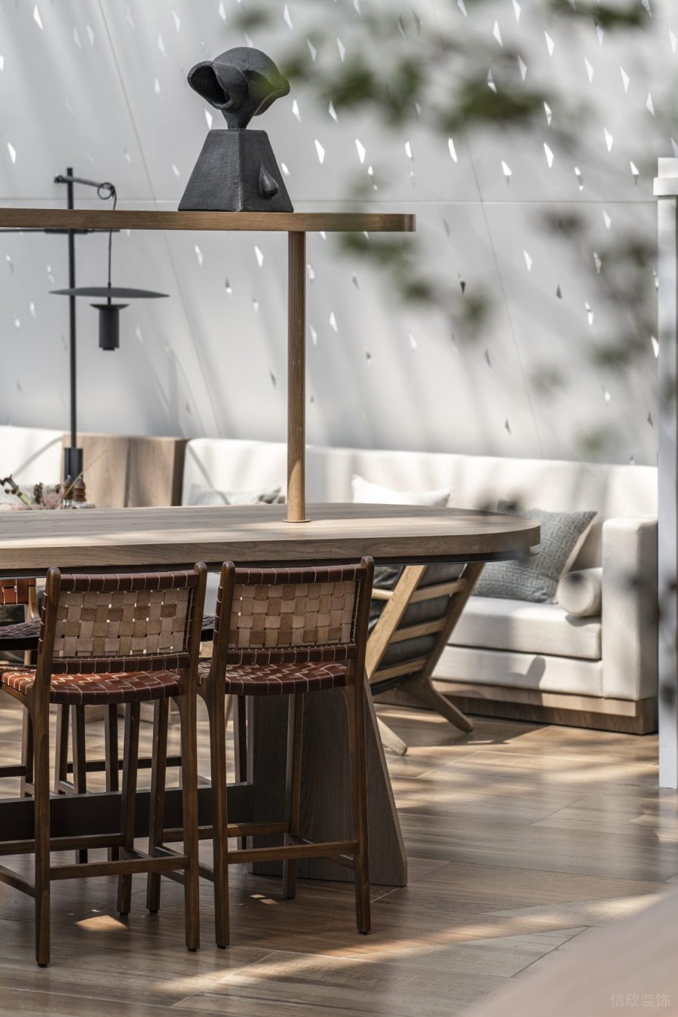 動(dòng)感美式餐廳白色穿孔板裝修設(shè)計(jì)