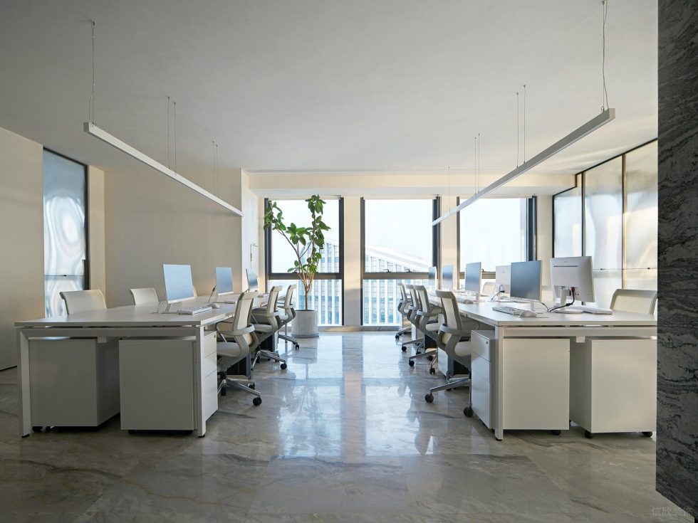 京基濱河時(shí)代大廈現(xiàn)代簡(jiǎn)約風(fēng)辦公室裝修案例 辦公區(qū)