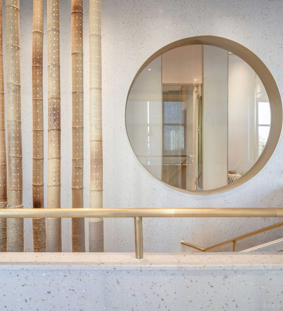 簡約原木風(fēng)餐廳金色扶手裝修設(shè)計