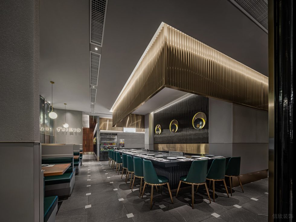 輕奢貴氣餐廳金屬質(zhì)感吊頂裝修設(shè)計