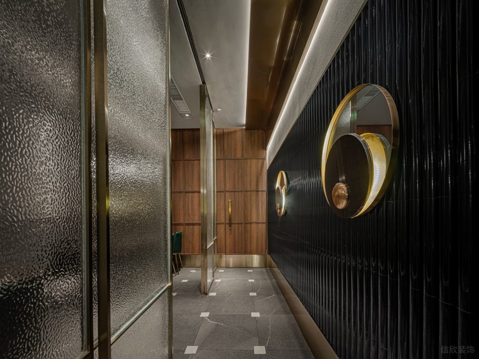 輕奢貴氣餐廳深藍(lán)波浪背景墻裝修設(shè)計