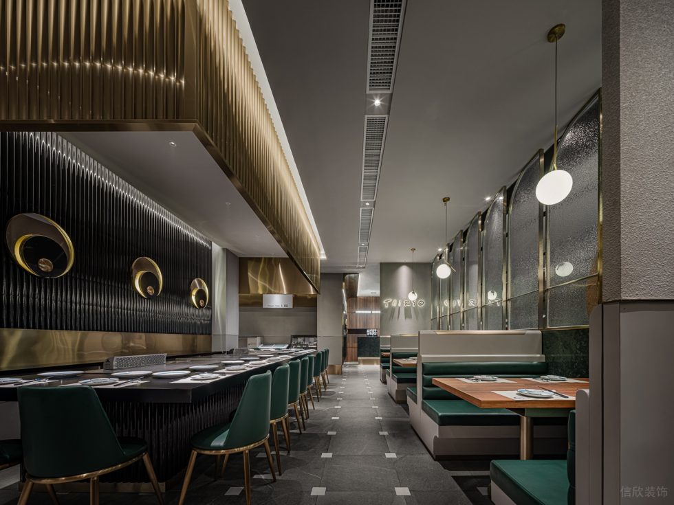 輕奢貴氣餐廳四人卡座及多人位置裝修設(shè)計