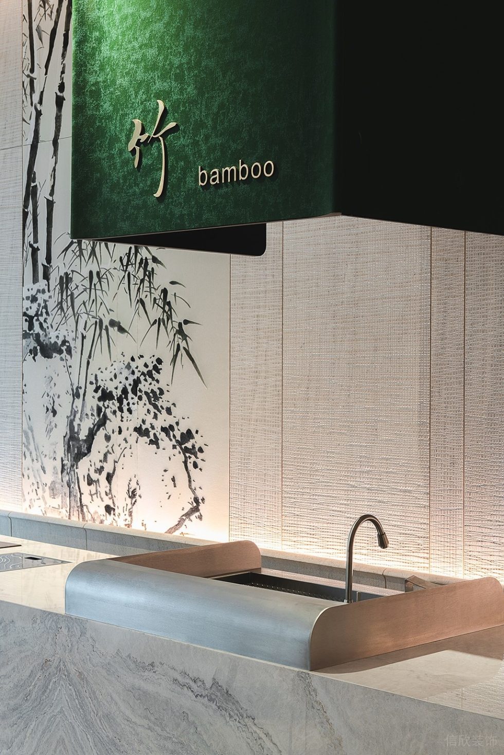 深圳寶安區(qū)中式典雅高級(jí)餐廳綠色背景板小包廂裝修設(shè)計(jì)