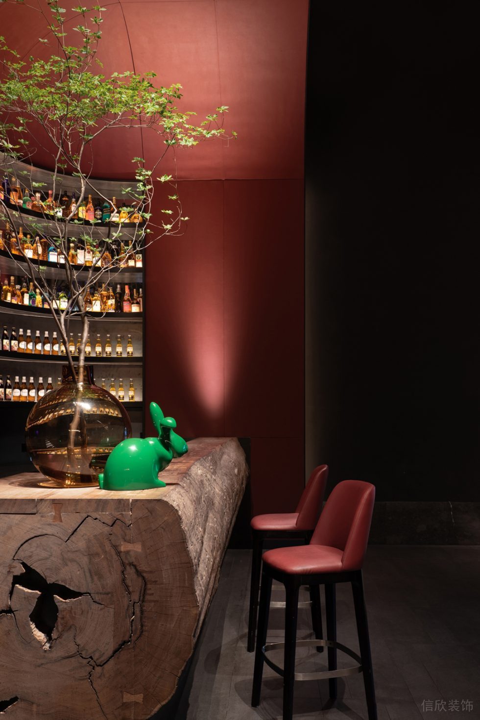 深圳福田新中式文化磚餐廳紅色吧臺(tái)裝修設(shè)計(jì)