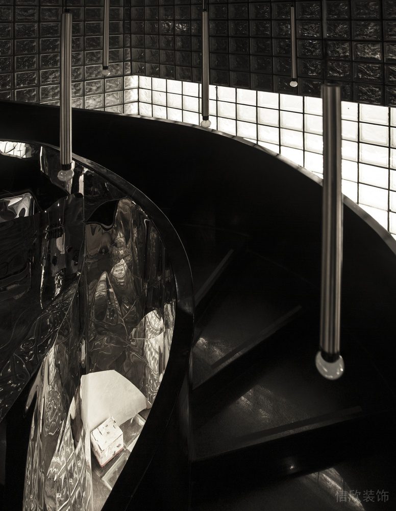 圓弧形的鋼結構旋轉樓梯石材踏步設計圖