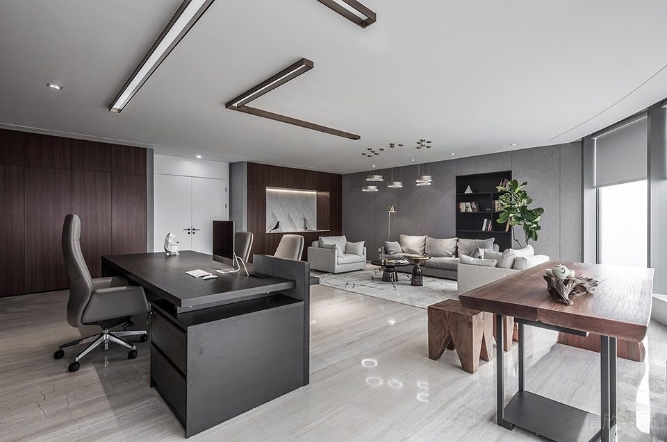 深圳南山豪威科技大廈1500平方米黑白灰現代極簡風辦公室裝修案例董事長辦公室深色系護墻板 深圳南山豪威科技大廈1500平方米黑白灰現代極簡風辦公室裝修案例董事長辦公室深色系護墻板