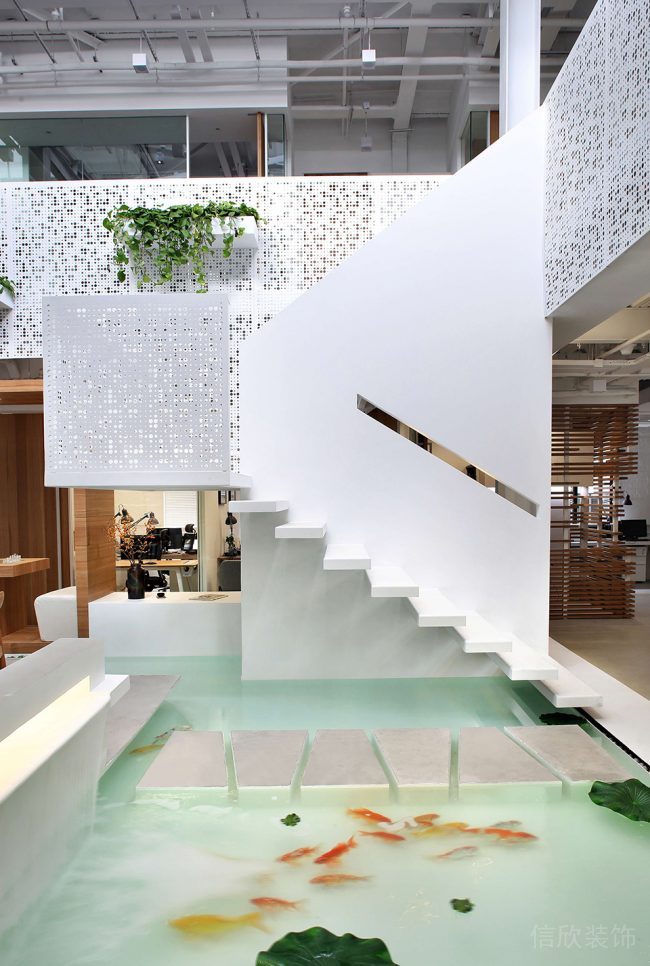 深圳南山佳嘉豪商務(wù)大廈1000平方米簡約式工業(yè)混搭風(fēng)辦公室裝修案例中庭藝術(shù)水景